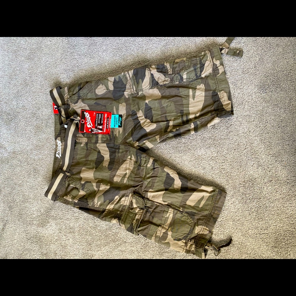 Brand NEW: army camo cargo shorts